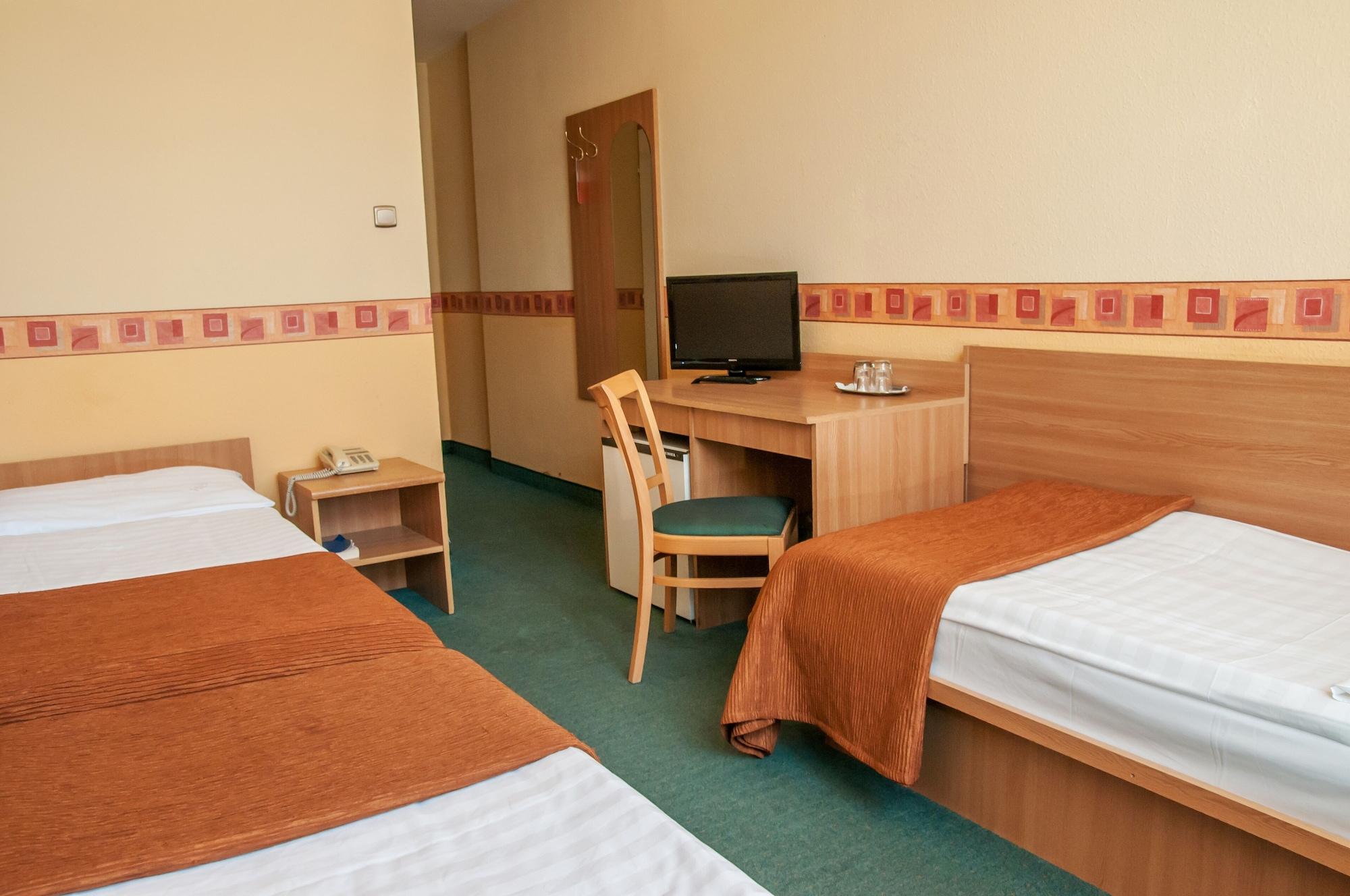 Hotel Eben Boedapest Buitenkant foto