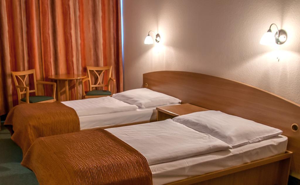 Hotel Eben Boedapest Buitenkant foto