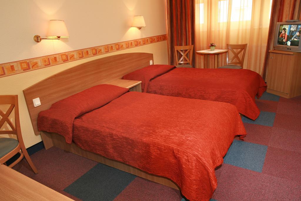 Hotel Eben Boedapest Buitenkant foto